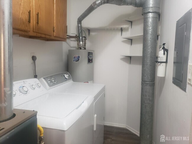 Building Photo - 5032 Beech Ct