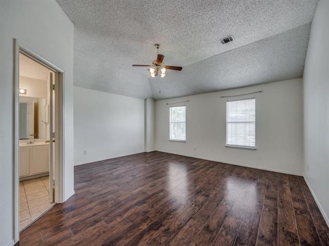 Building Photo - 833 Bellflower Dr