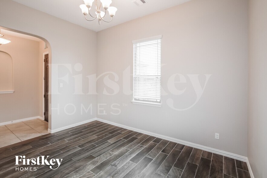 Building Photo - 304 Stefani Dr