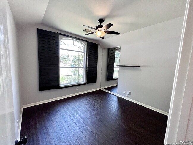 Building Photo - Charming 3-Bed Home Near Medical Center w/ Private Greenbelt Backyard!