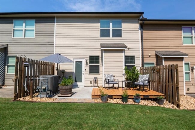 Building Photo - 168 Townview Dr