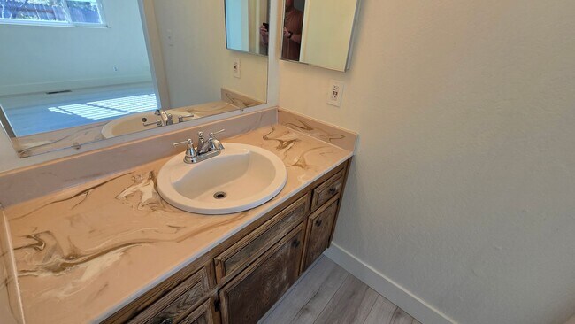 Building Photo - Newly Renovated NW Reno Home