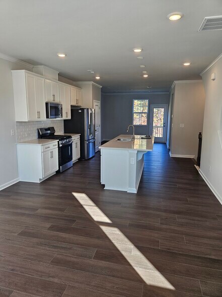 Building Photo - 530 Light Oak Way