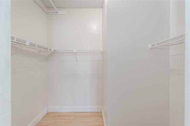 Building Photo - 9523 S Hollybrook Lake Dr