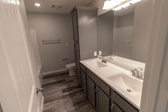 Building Photo - 2801 Amberwood court