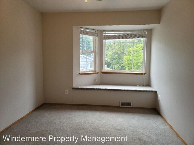 Building Photo - 3 br, 2.5 bath House - 943 NE Winston Drive