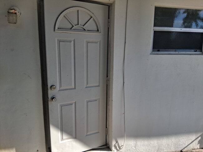 Building Photo - 4111 SW 24th Ct