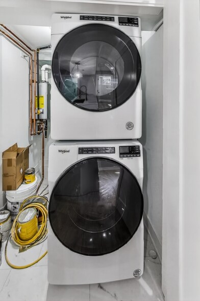 Building Photo - 2451 N Albany Ave