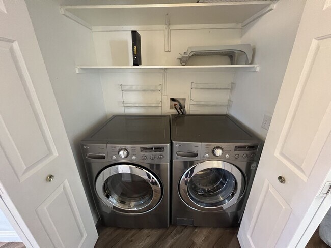 Building Photo - UPGRADED 2BEDROOM, 2BATHROOM HOME