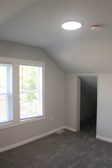 Building Photo - 13021 E 13 Mile Rd