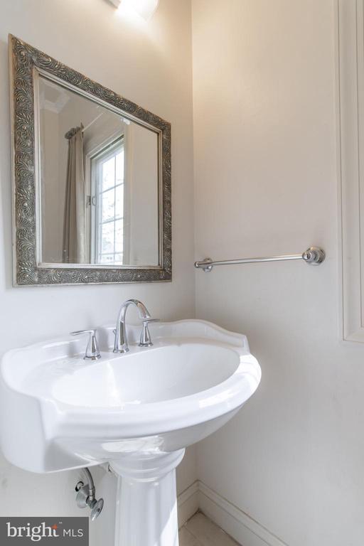 Building Photo - 17 Landon Way