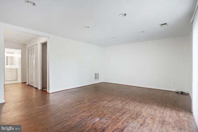 Building Photo - 3908 Ferrara Dr