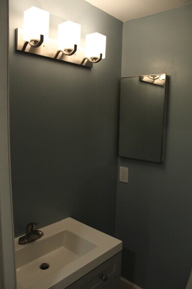 Bathroom 2 - 3400 Tulleys Pointe Ct