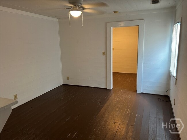 Building Photo - 433 S Rocksprings St