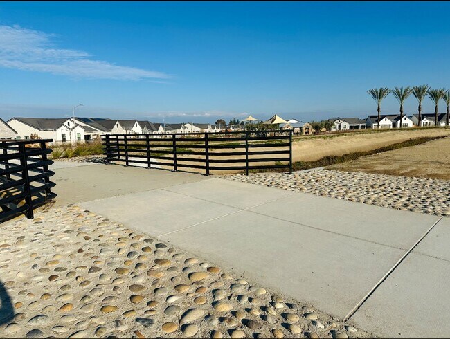 Building Photo - $2,550 Plum Tree, Move in Bonus $500 / Clovis Ave. & Shepherd, New 3 Bd House, Clovis, Heritage G...