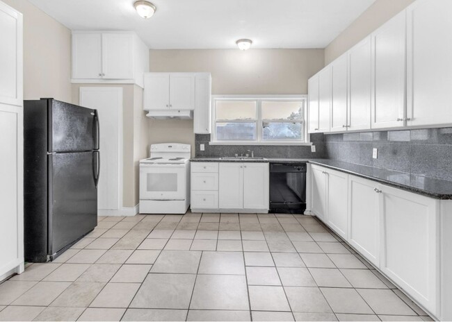 Building Photo - 9678 Interstate 10 Frontage Rd