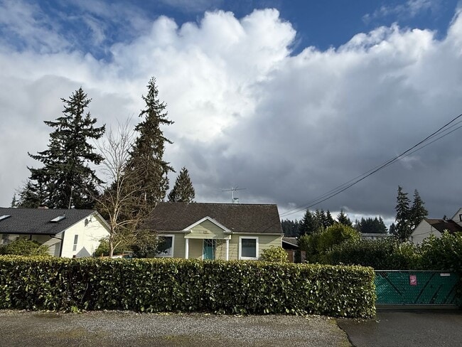 Building Photo - Well-Maintained 3-Bedroom Home in Prime Everett Location