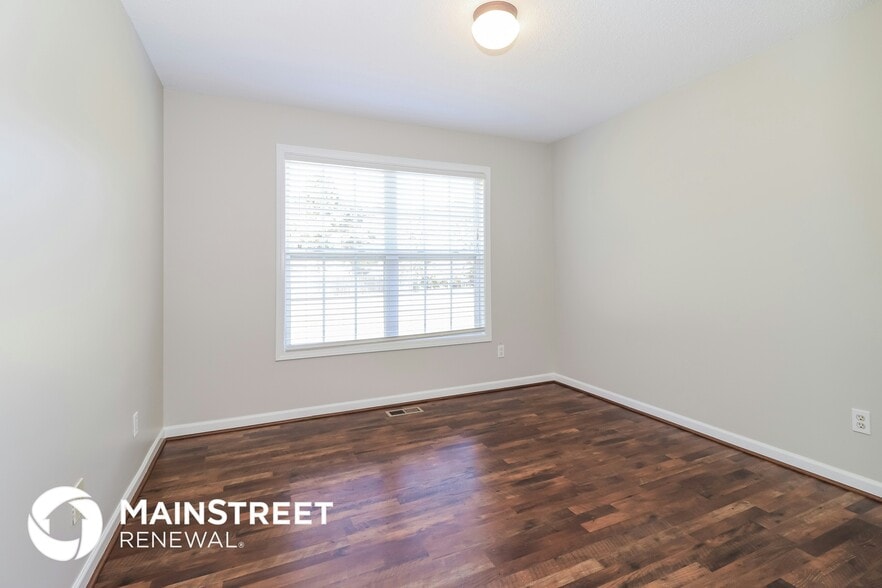 Building Photo - 13 Windrush Dr