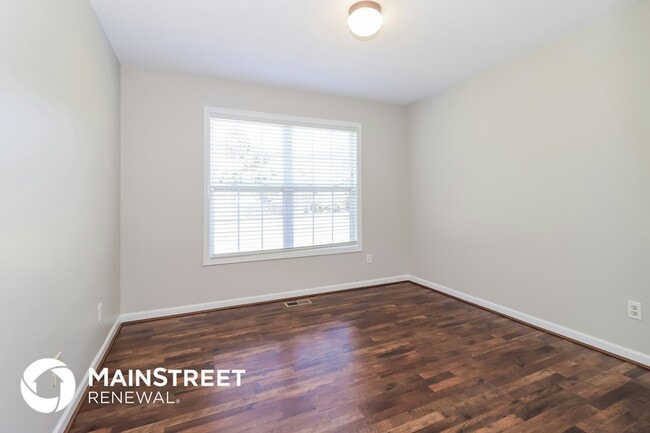 Building Photo - 13 Windrush Dr