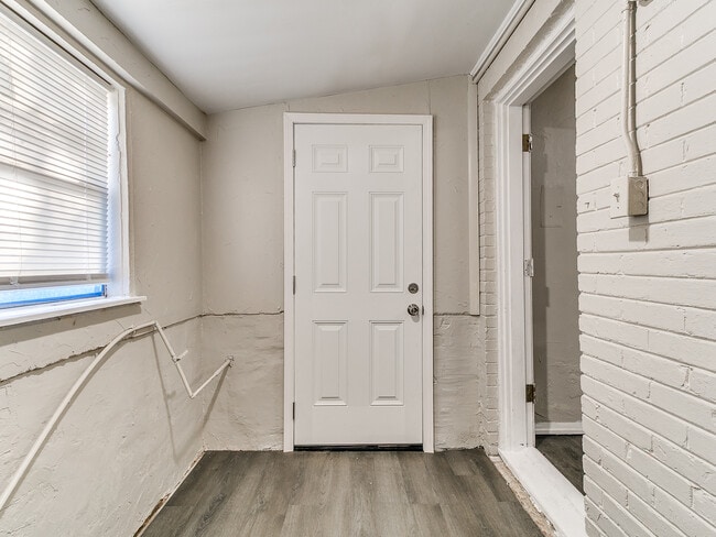 Building Photo - 220 E Jacobs Dr