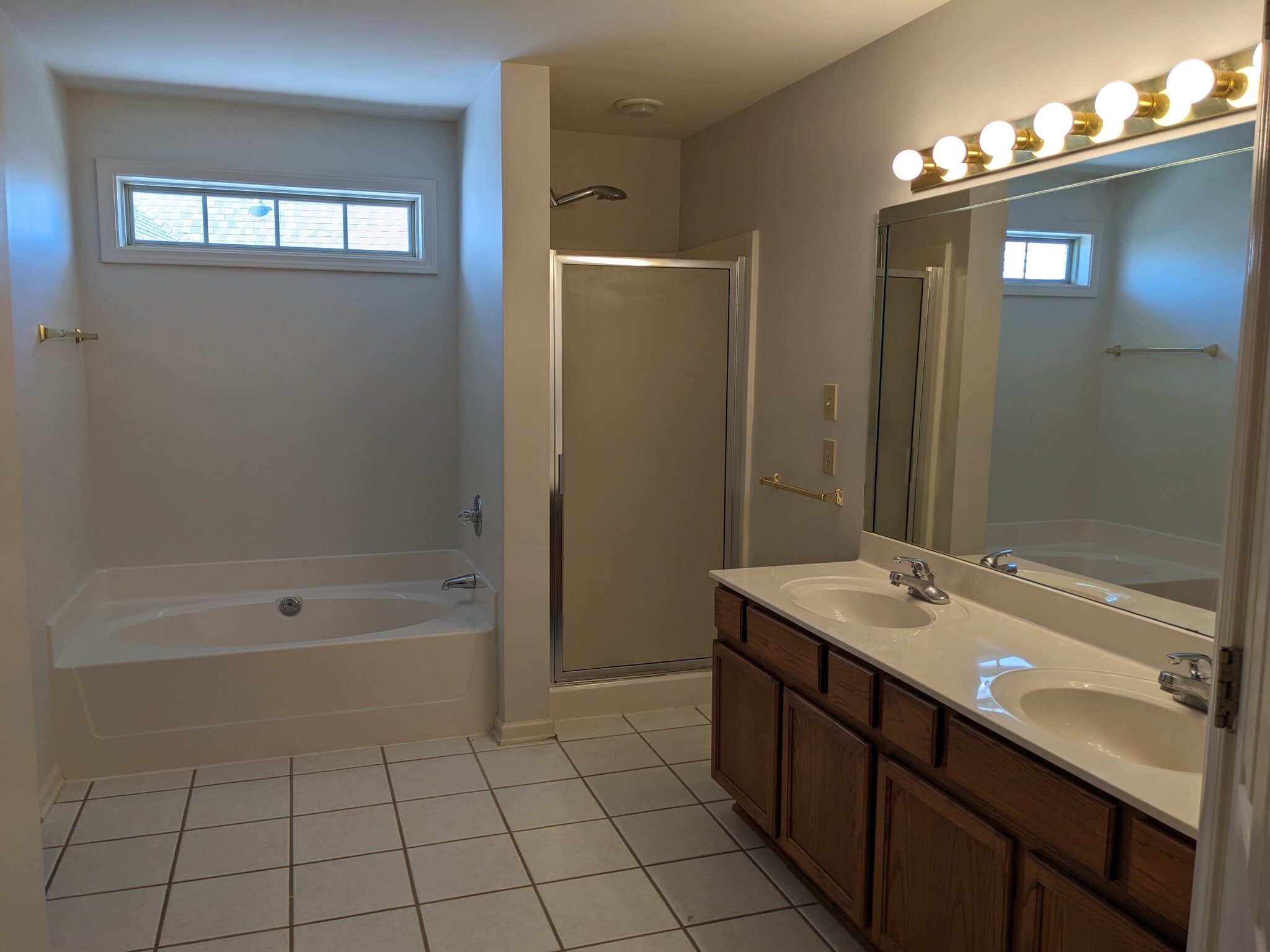 Master Bath - 628 Hadlow St