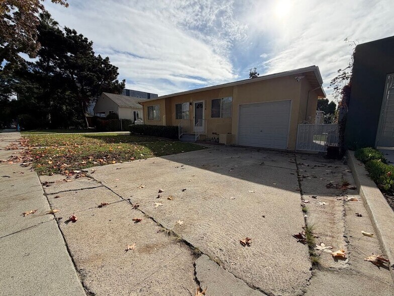 Building Photo - 2004 19th St