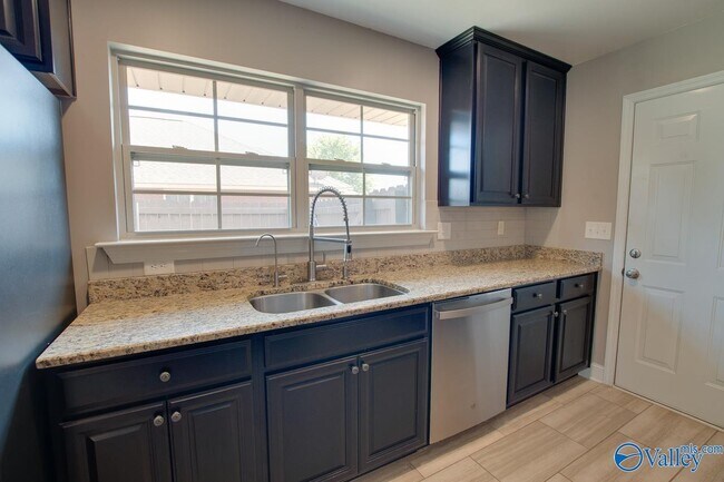 Building Photo - 512 Summer Cove Cir NW