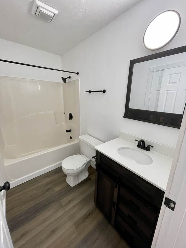 Building Photo - 1642 Hillwood Dr