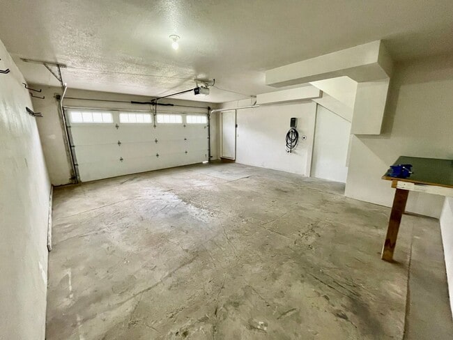 Building Photo - Beautifully Renovated 4-Bedroom Home Near West Blvd