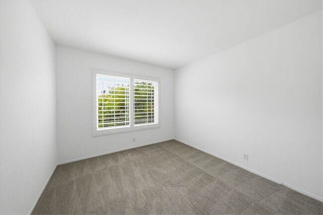 Building Photo - A wonderful opportunity to lease a bright, spacious Irvine home