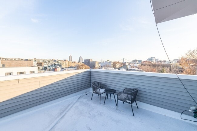 Building Photo - 1003 N Bodine St