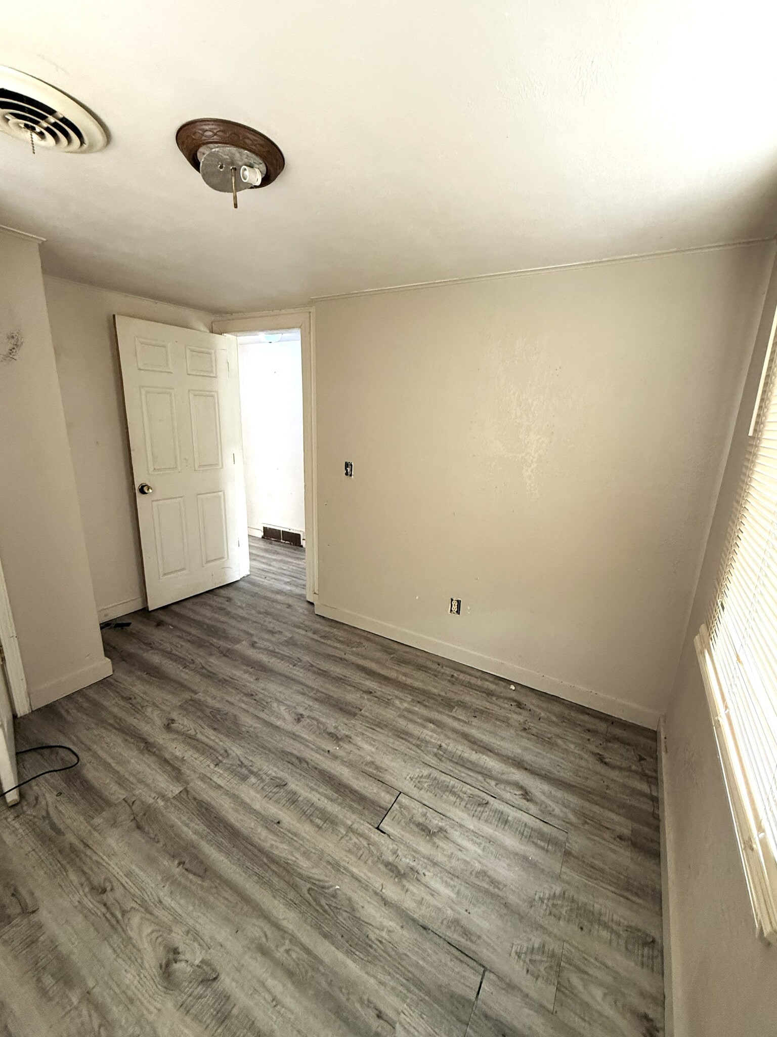 Building Photo - 1524 N Summit Ave