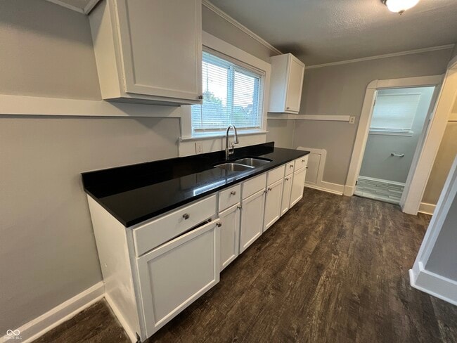 Building Photo - 302 S Randolph St