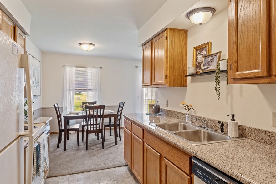 Primary Photo - Brookmeadow Apartments