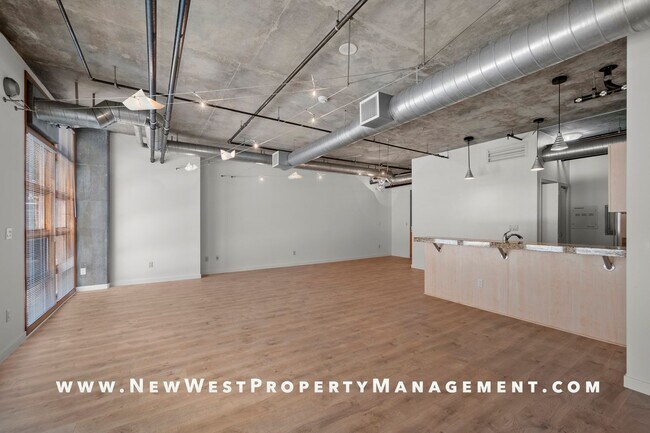 Building Photo - 877 Island Ave