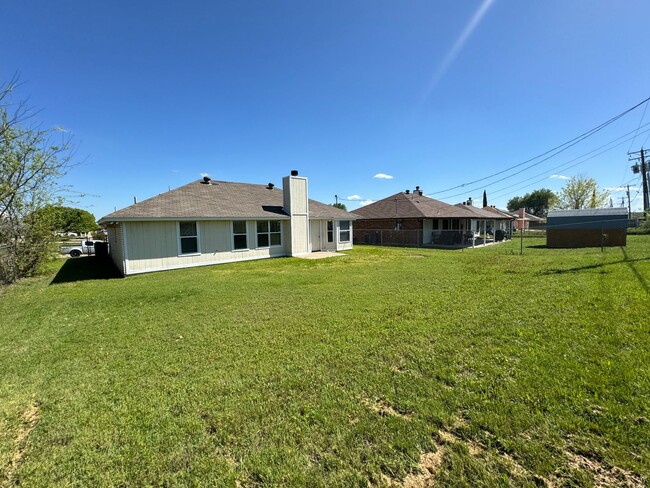 Building Photo - 3509 Christie Dr