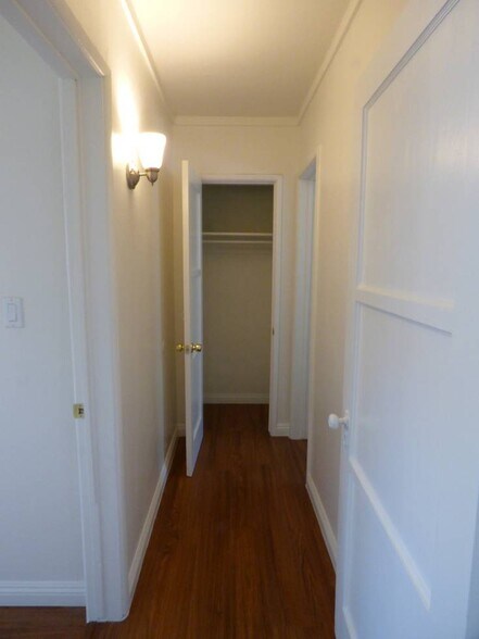 Building Photo - 636 N Heliotrope Dr