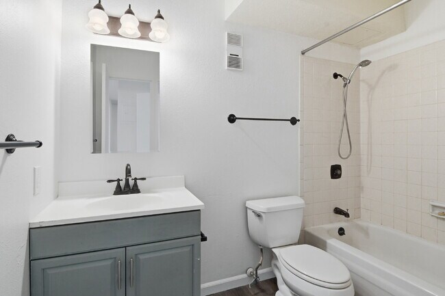 Building Photo - $1,140.95 with $300 off the first month's rent, 1 Bed - 1 Bath, Condo in Denver with Easy Access ...