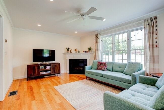 Building Photo - 3 Hawthorne St