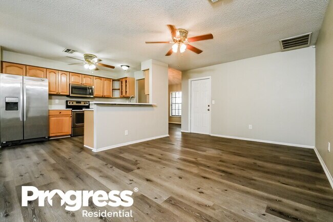 Building Photo - 10119 Deepbrook Dr