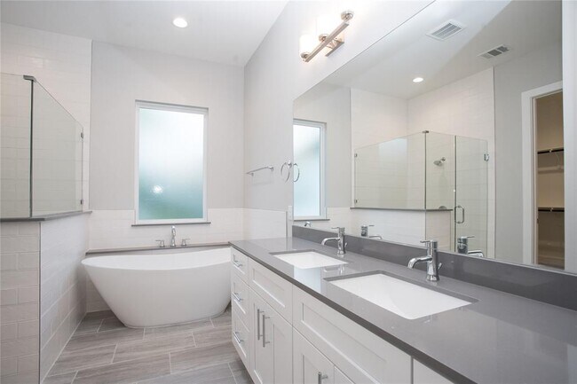 Building Photo - 3018 Sunridge Dr