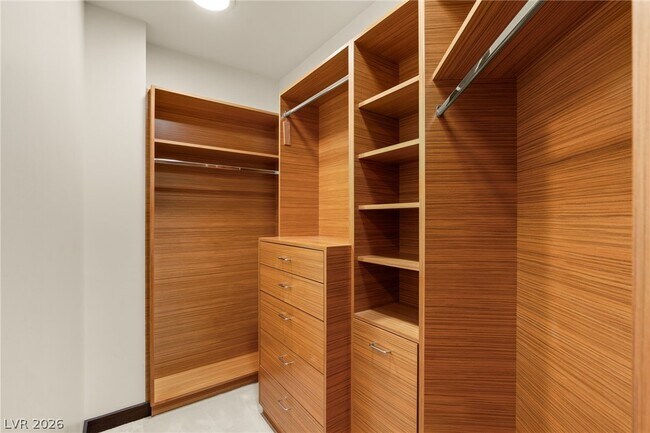 Building Photo - 3750 S Las Vegas Blvd