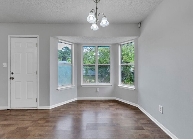 Building Photo - 503 Aleta Ave