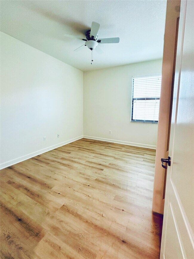 Building Photo - 8836 Sandy Crk Wy