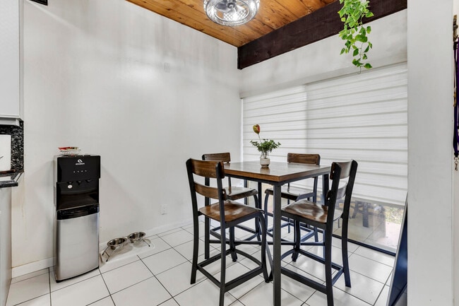 Building Photo - 720 E Coco Plum Cir