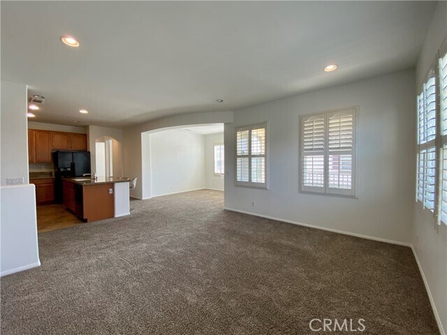Building Photo - 2750 E Oak Hill Dr