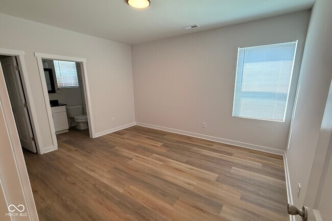 Building Photo - 401 N Walcott St