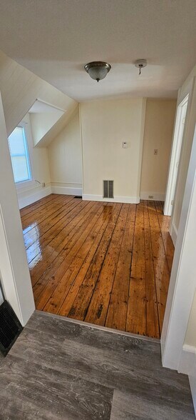 Building Photo - 368 Court St