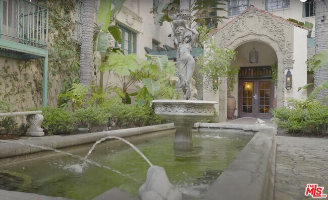 Building Photo - 640 S Bronson Ave