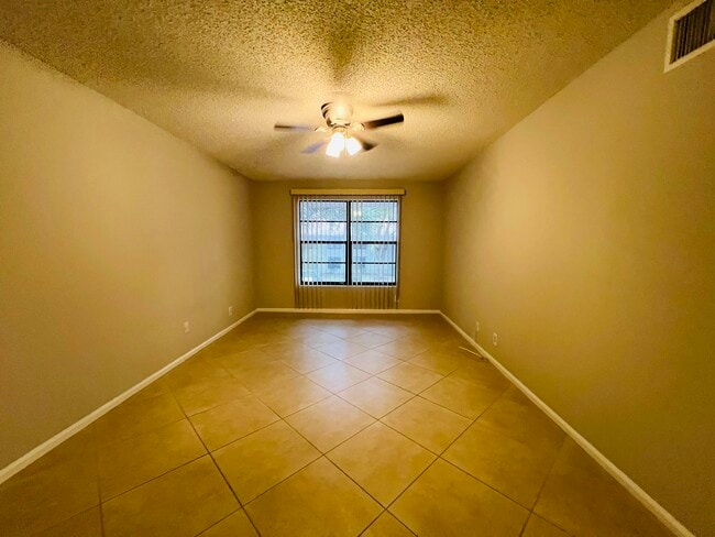 Building Photo - 9875 Pineapple Tree Dr